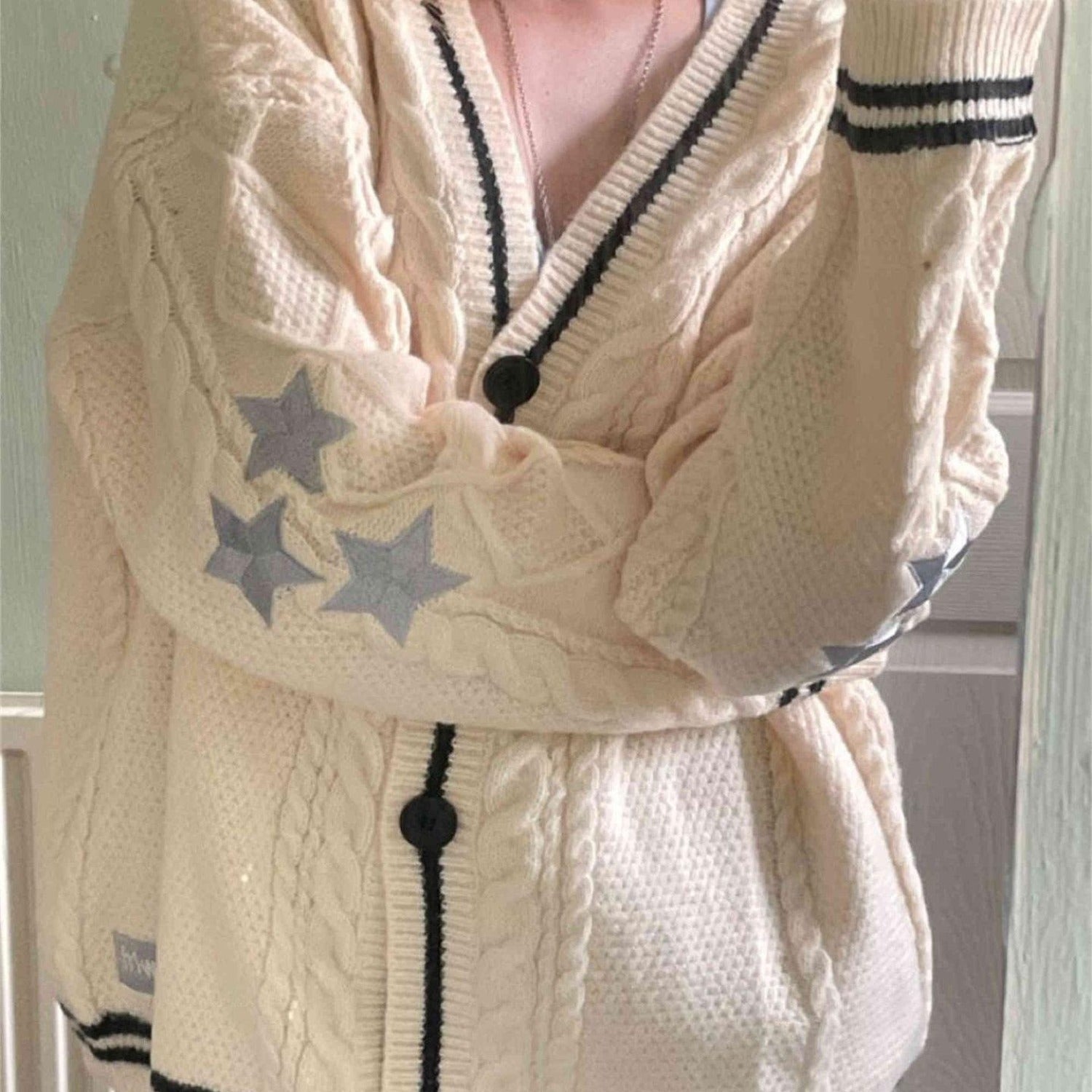 Long Sleeve V-neck Knit Cardigan With Single-breasted Closure (Women’s)