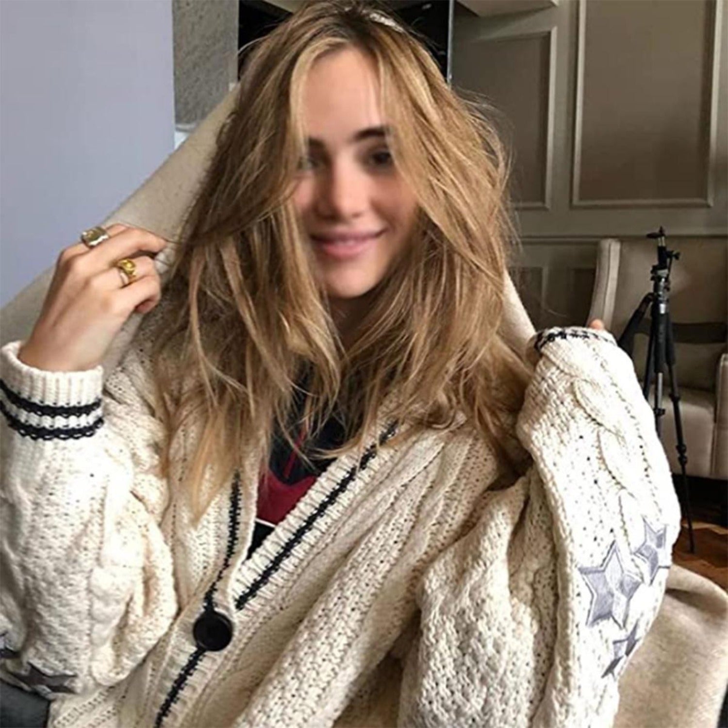 Long Sleeve V-neck Knit Cardigan With Single-breasted Closure (Women’s)