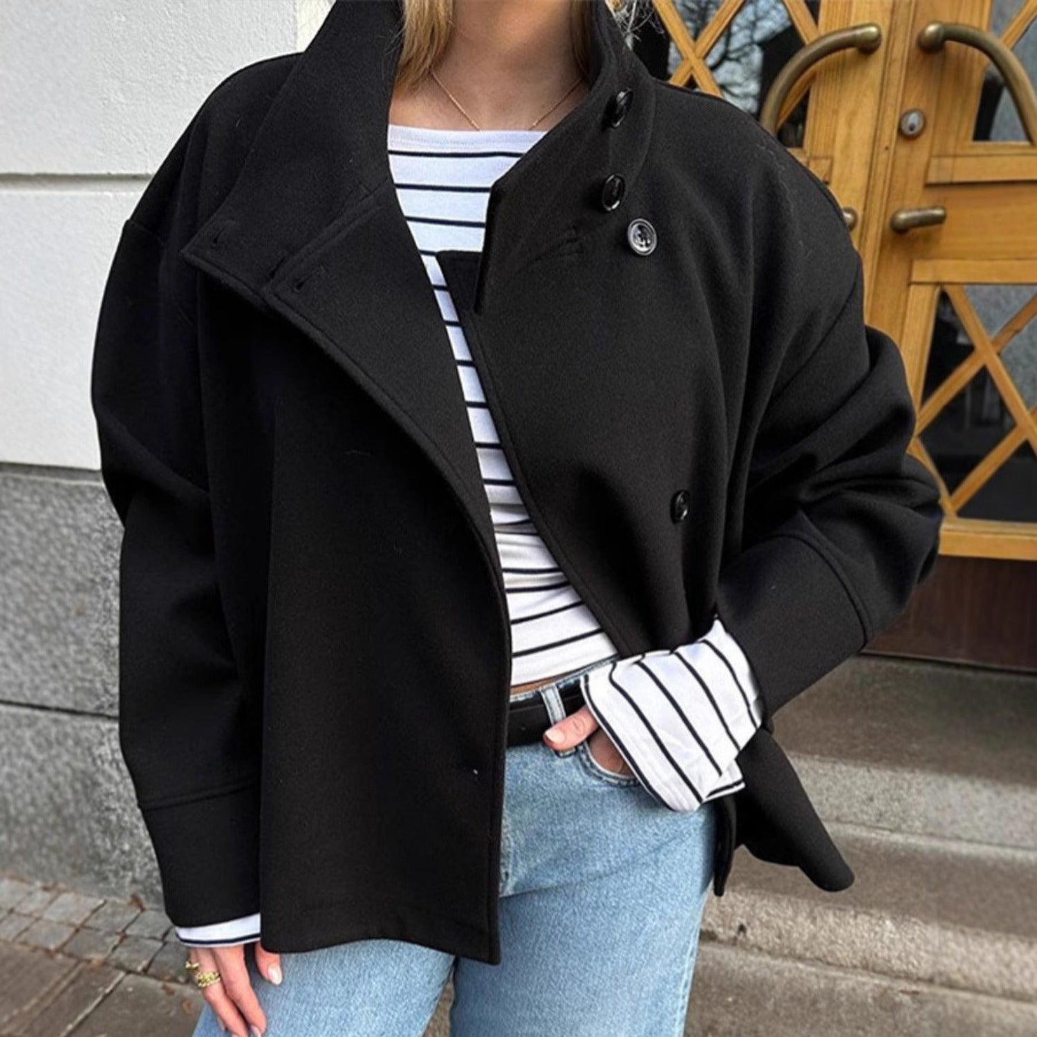 Short Button-up Coat With Stand Collar and Loose Fit (Women’s)